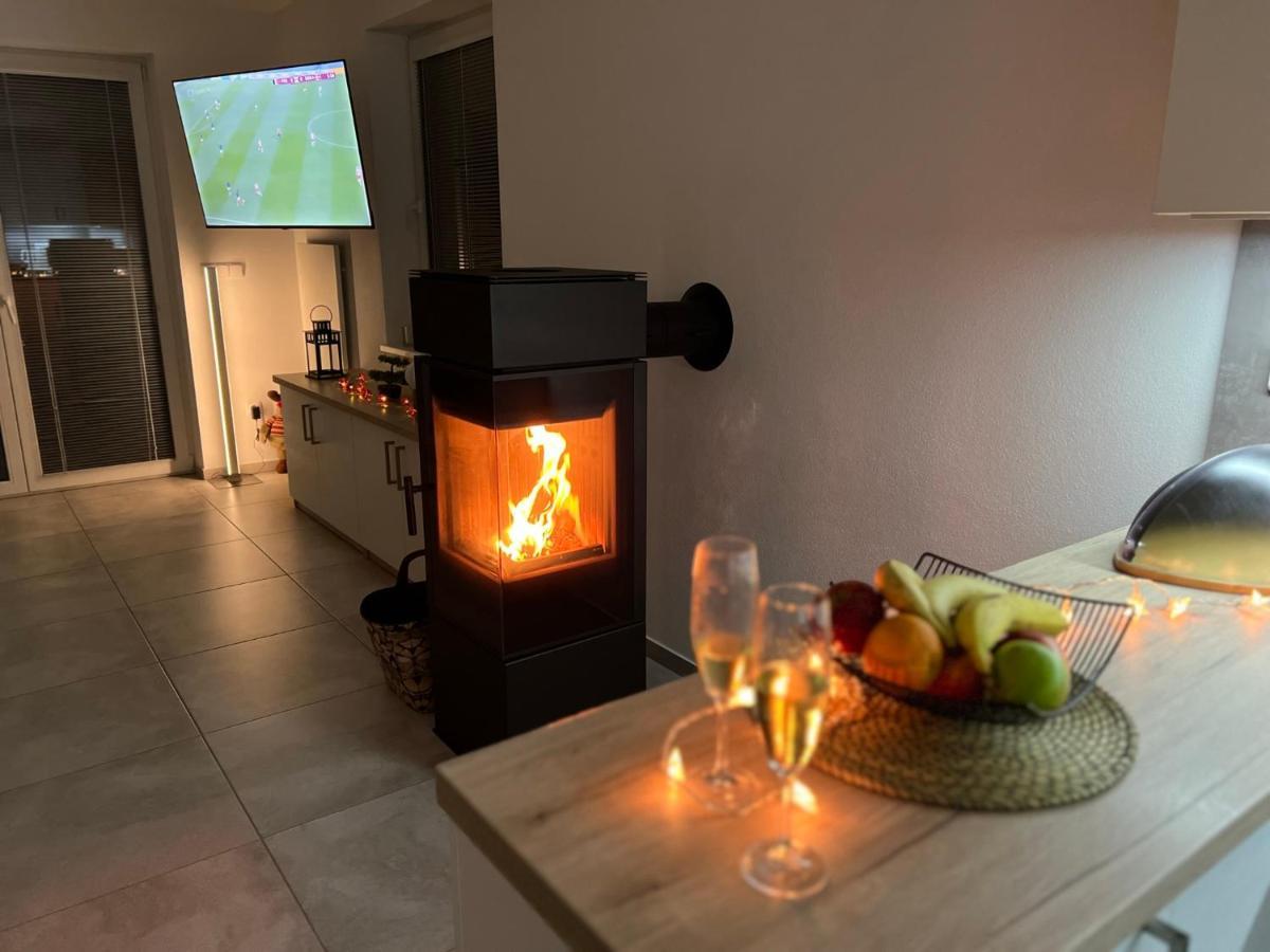 Hauslipno Bungalov Na Lipne ลิปโนนัดเวิลตาวู ภายนอก รูปภาพ